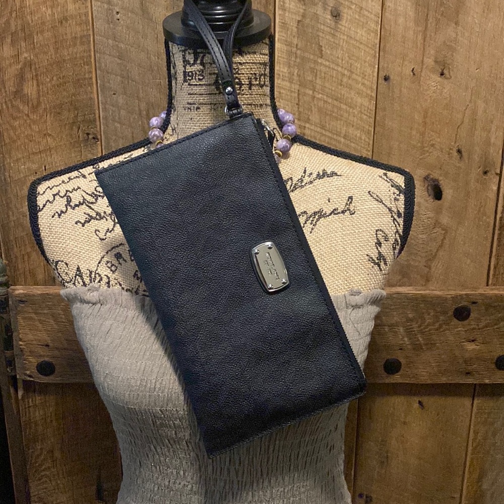 Like new! Michael Kors wristlet